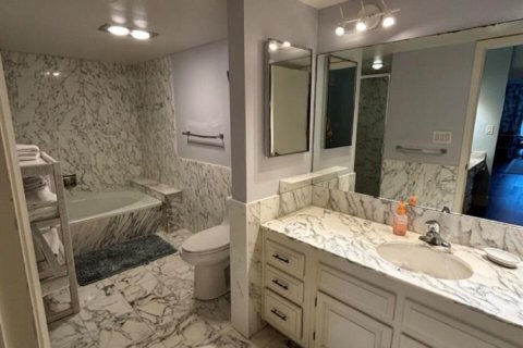 Copropriété à louer à Lauderdale-by-the-Sea, Floride: 2 chambres, 165.37 m2 № 2388479 - photo 8