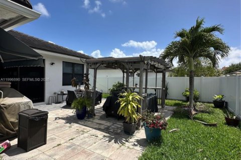 House in Homestead, Florida 3 bedrooms, 166.3 sq.m. № 2058570 - photo 20