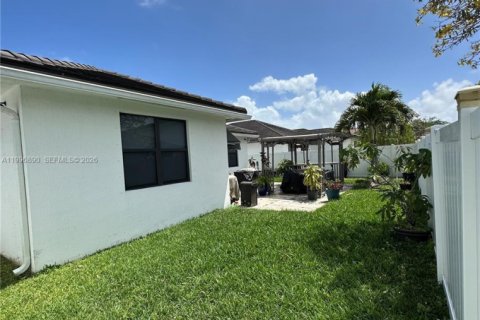 House in Homestead, Florida 3 bedrooms, 166.3 sq.m. № 2058570 - photo 25