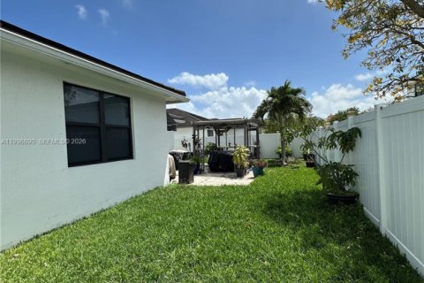 House in Homestead, Florida 3 bedrooms, 166.3 sq.m. № 2058570 - photo 26