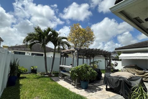 House in Homestead, Florida 3 bedrooms, 166.3 sq.m. № 2058570 - photo 23