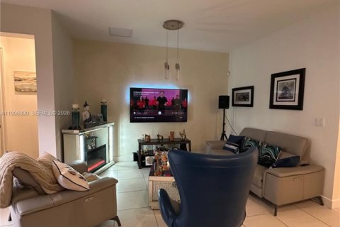 House in Homestead, Florida 3 bedrooms, 166.3 sq.m. № 2058570 - photo 8