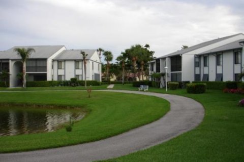 Condo in West Palm Beach, Florida, 1 bedroom № 2370075 - photo 2
