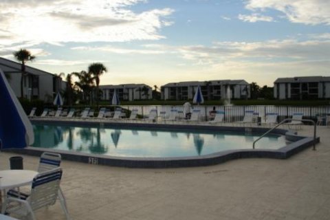 Condo in West Palm Beach, Florida, 1 bedroom № 2370075 - photo 4
