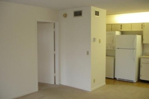 Condo in West Palm Beach, Florida, 1 bedroom № 2370075 - photo 6