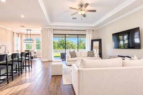 House in Land O' Lakes, Florida 5 bedrooms, 309.92 sq.m. № 2424185 - photo 12