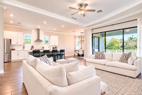 House in Land O' Lakes, Florida 5 bedrooms, 309.92 sq.m. № 2424185 - photo 13