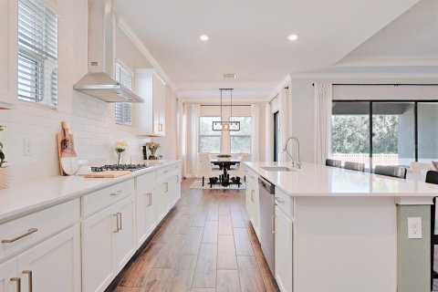 House in Land O' Lakes, Florida 5 bedrooms, 309.92 sq.m. № 2424185 - photo 7