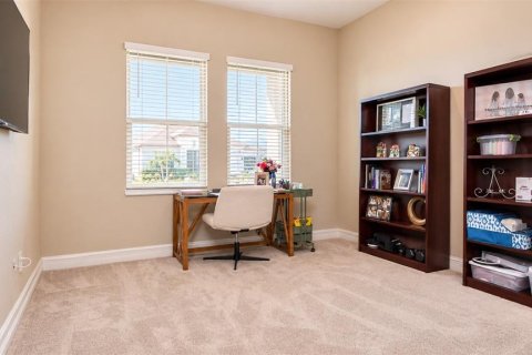 House in Land O' Lakes, Florida 5 bedrooms, 309.92 sq.m. № 2424185 - photo 23