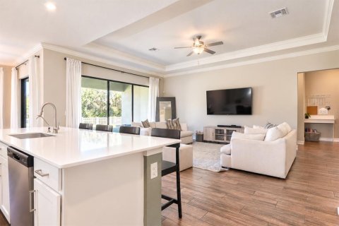 House in Land O' Lakes, Florida 5 bedrooms, 309.92 sq.m. № 2424185 - photo 10