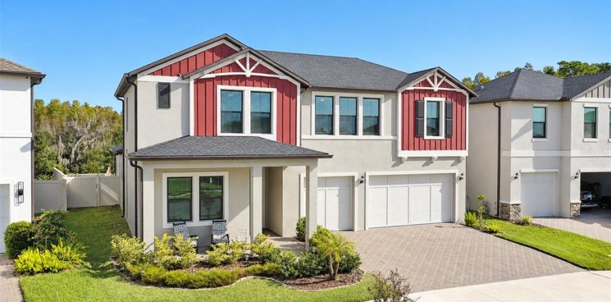 House in Land O' Lakes, Florida 5 bedrooms, 309.92 sq.m. № 2424185