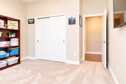 House in Land O' Lakes, Florida 5 bedrooms, 309.92 sq.m. № 2424185 - photo 24