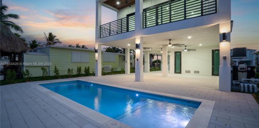 House in Key Largo, Florida 4 bedrooms № 1848316