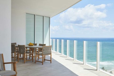 Apartment in FOUR SEASONS in Fort Lauderdale, Florida 2 bedrooms, 121 sq.m. № 60487 - photo 1