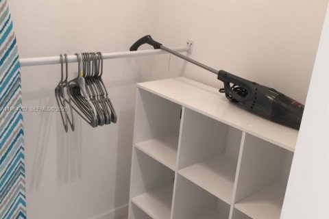 Condo in Doral, Florida, 1 bedroom  № 2026216 - photo 12