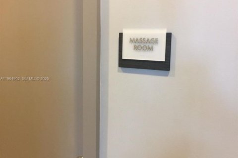 Condo in Doral, Florida, 1 bedroom  № 2026216 - photo 17