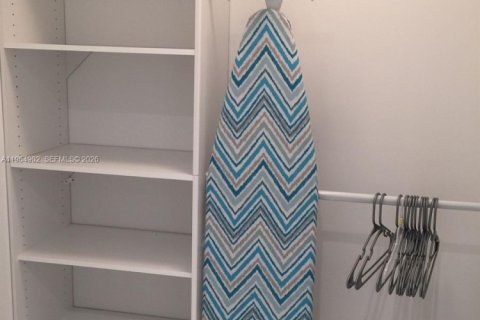 Condo in Doral, Florida, 1 bedroom  № 2026216 - photo 11