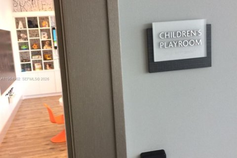 Condo in Doral, Florida, 1 bedroom  № 2026216 - photo 18