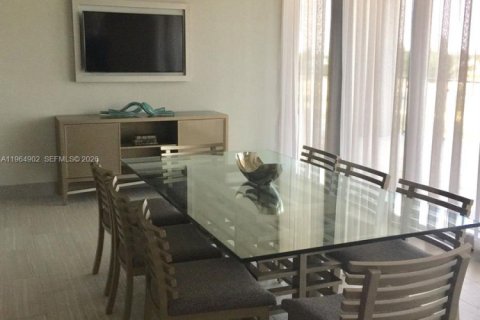 Condo in Doral, Florida, 1 bedroom  № 2026216 - photo 21