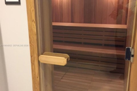 Condo in Doral, Florida, 1 bedroom  № 2026216 - photo 16