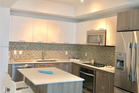 Condo in Doral, Florida, 1 bedroom  № 2026216 - photo 5