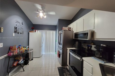 Condo in West Palm Beach, Florida, 2 bedrooms  № 1745830 - photo 8