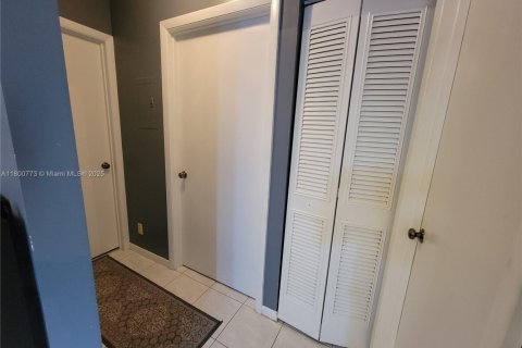 Condo in West Palm Beach, Florida, 2 bedrooms  № 1745830 - photo 23