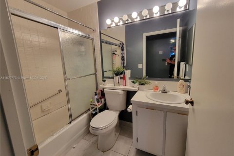 Condo in West Palm Beach, Florida, 2 bedrooms  № 1745830 - photo 24