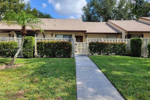 Condo in West Palm Beach, Florida, 2 bedrooms  № 1745830 - photo 2