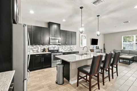 Townhouse in Lutz, Florida 3 bedrooms, 186.08 sq.m. № 2394043 - photo 5