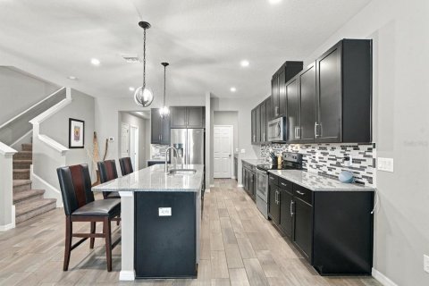 Townhouse in Lutz, Florida 3 bedrooms, 186.08 sq.m. № 2394043 - photo 9