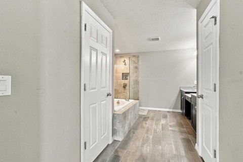 Townhouse in Lutz, Florida 3 bedrooms, 186.08 sq.m. № 2394043 - photo 26