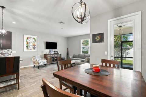 Townhouse in Lutz, Florida 3 bedrooms, 186.08 sq.m. № 2394043 - photo 14
