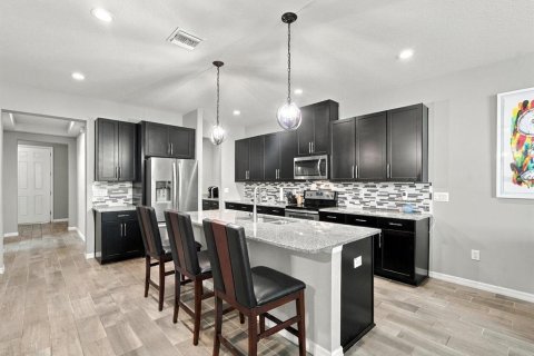 Townhouse in Lutz, Florida 3 bedrooms, 186.08 sq.m. № 2394043 - photo 8