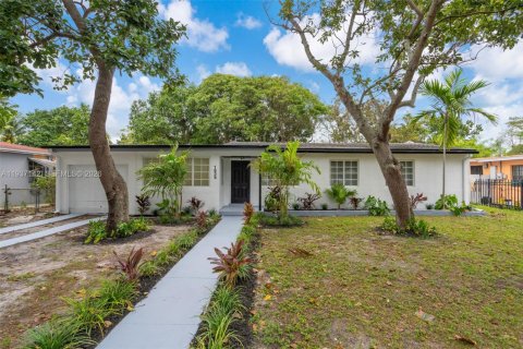 Villa ou maison à North Miami, Floride 4 chambres, 153.57 m2 № 1995018