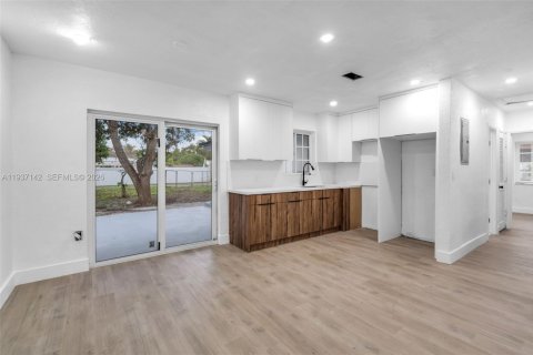 Villa ou maison à vendre à North Miami, Floride: 4 chambres, 153.57 m2 № 1995018 - photo 8