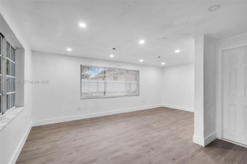 Villa ou maison à vendre à North Miami, Floride: 4 chambres, 153.57 m2 № 1995018 - photo 21
