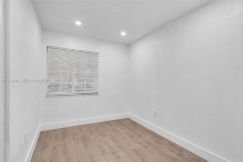 Villa ou maison à vendre à North Miami, Floride: 4 chambres, 153.57 m2 № 1995018 - photo 11