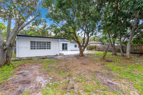 Villa ou maison à vendre à North Miami, Floride: 4 chambres, 153.57 m2 № 1995018 - photo 28