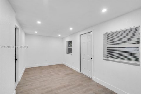 Villa ou maison à vendre à North Miami, Floride: 4 chambres, 153.57 m2 № 1995018 - photo 23