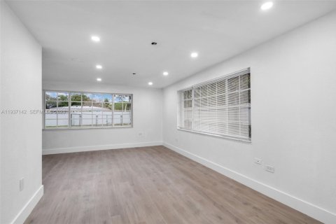 Villa ou maison à vendre à North Miami, Floride: 4 chambres, 153.57 m2 № 1995018 - photo 19