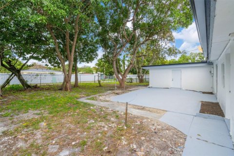 Villa ou maison à vendre à North Miami, Floride: 4 chambres, 153.57 m2 № 1995018 - photo 26