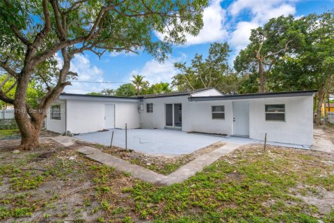 Villa ou maison à vendre à North Miami, Floride: 4 chambres, 153.57 m2 № 1995018 - photo 27