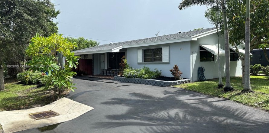 House in Oakland Park, Florida 3 bedrooms, 120.77 sq.m. № 1441502