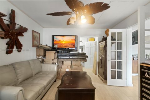 House in Oakland Park, Florida 3 bedrooms, 120.77 sq.m. № 1441502 - photo 3