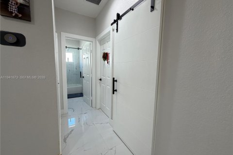 House in Cutler Bay, Florida 3 bedrooms, 174.28 sq.m. № 1998793 - photo 24