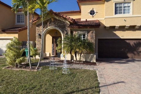 House in Cutler Bay, Florida 3 bedrooms, 174.28 sq.m. № 1998793 - photo 3