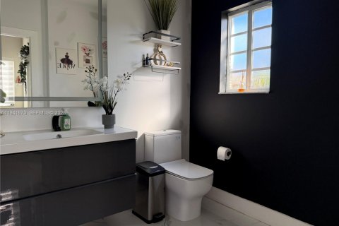 House in Cutler Bay, Florida 3 bedrooms, 174.28 sq.m. № 1998793 - photo 20