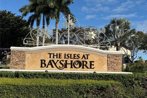 House in Cutler Bay, Florida 3 bedrooms, 174.28 sq.m. № 1998793