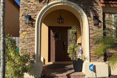 House in Cutler Bay, Florida 3 bedrooms, 174.28 sq.m. № 1998793 - photo 4